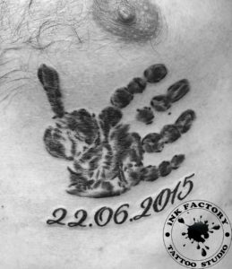 фото тату Женская татуировка цветок на лодыжке 278