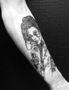 фото тату Женская татуировка цветок на лодыжке 228