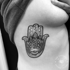 фото тату Женская татуировка цветок на лодыжке 311
