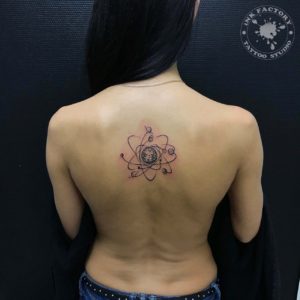 фото тату Женская татуировка цветок на лодыжке 433