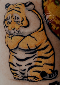 фото тату Серьезный тигр тату для девушки